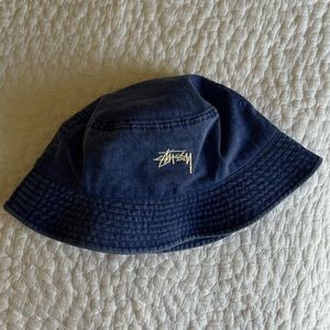 stussy bucket hat 🪁